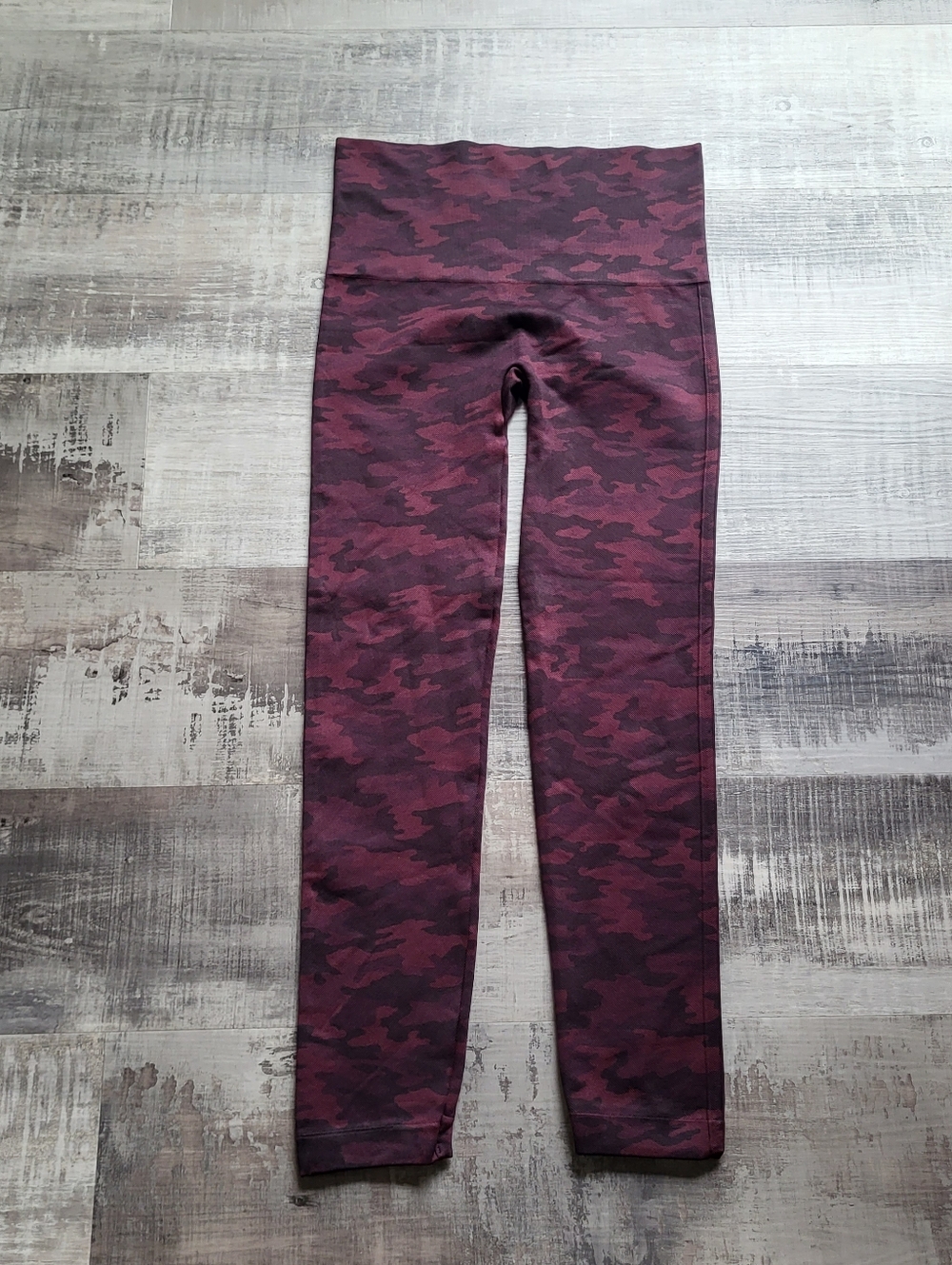 SPANX Look At Me Now Camo Leggings Large Burgundy High Rise Shaping Seamless